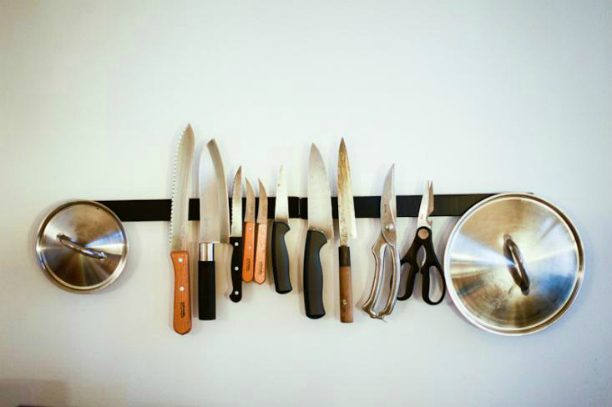 9 гениальных способов наконец разобраться с крышками на кухне