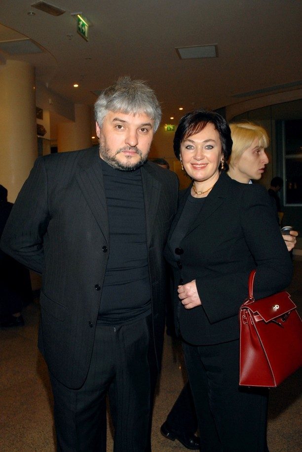 СМИ: 57-летняя Лариса Гузеева ушла от мужа ради 49-летнего актера