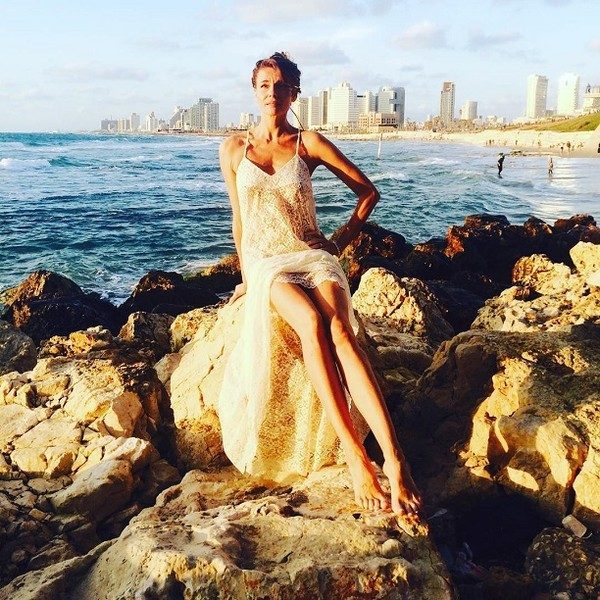 39-летняя Любовь Толкалина показала полностью обнаженное фото с отдыха на пляже