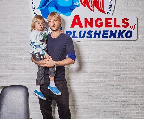 Евгений Плющенко бесплатно тренирует детей с особенностями развития