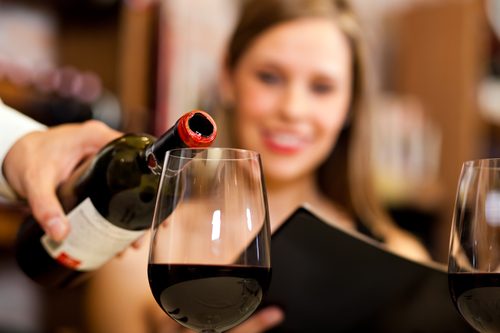 Это уже алкоголизм! 9 мифов об алкоголе, в которые верят женщины