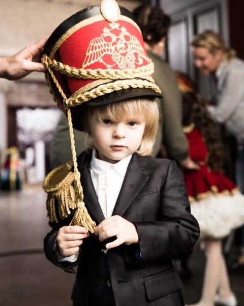 Маленький манекенщик: Четырехлетний сын Яны Рудковской впервые вышел на подиум