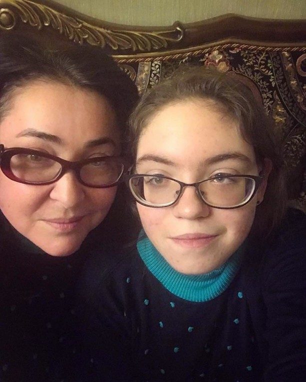 «Никогда у моей дочери не было аутизма!»: Лолита о недуге своей наследницы