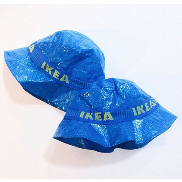 Рюкзаки, кепки и даже трусы. Люди делают вещи из синей сумки IKEA