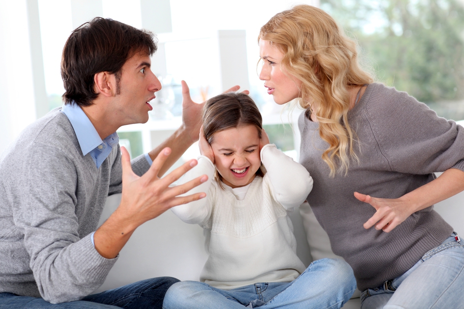 9 стратегий, которые помогут детям пережить развод родителей