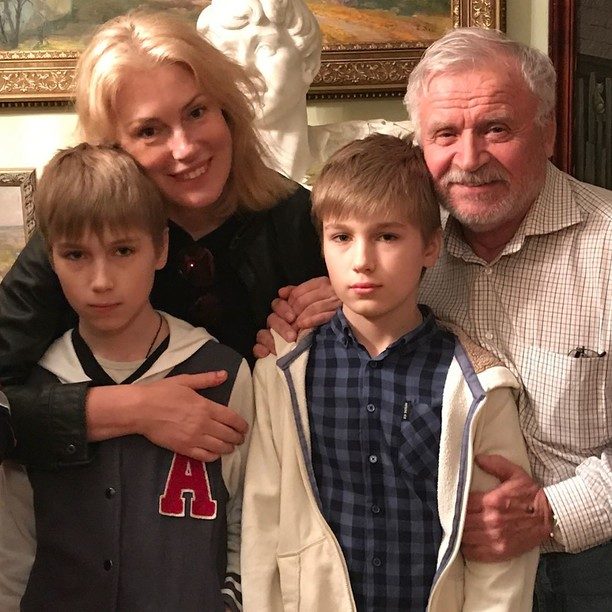 Мария Шукшина показала редкие фото 11-летних сыновей-близнецов