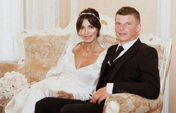 Аукнулось: Жена Андрея Аршавина узнала о его измене с молодой моделью