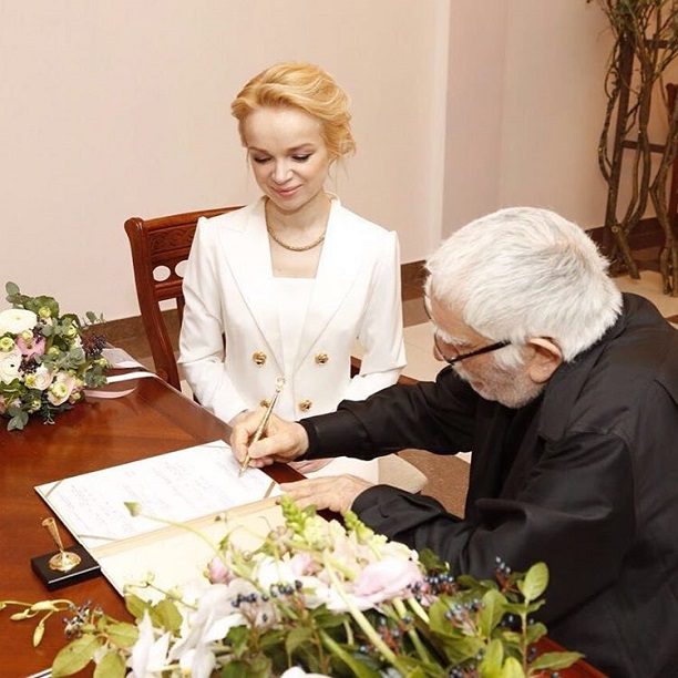 Стала известна истинная причина скандала между Арменом Джигарханяном и его молодой женой