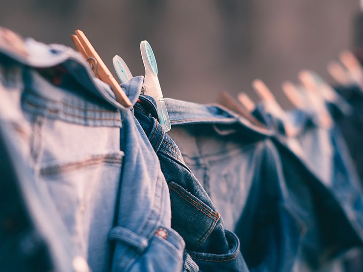 Как часто нужно стирать джинсы на самом деле и как делать это правильно?