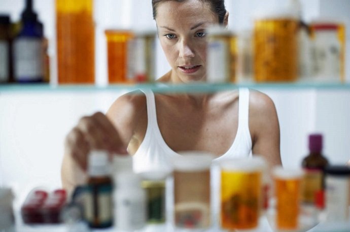 Опасность в нашей аптечке: популярные лекарства, которые способны принести вред