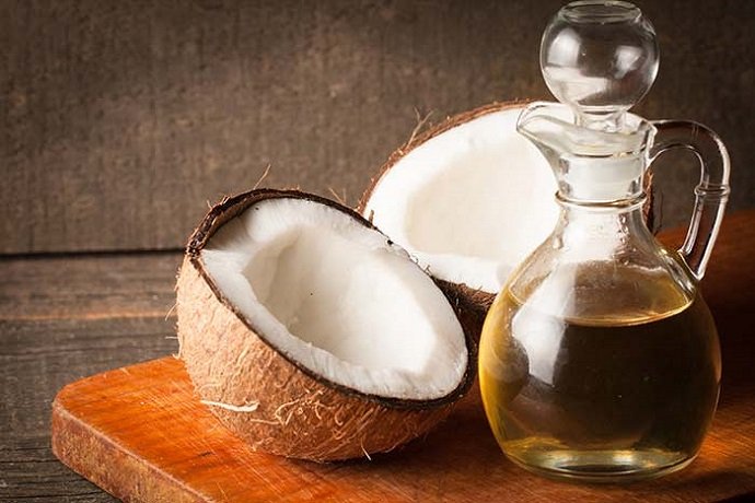 Банановая кожура, куркума и кокосовое масло: несколько простых способов сделать зубы белее