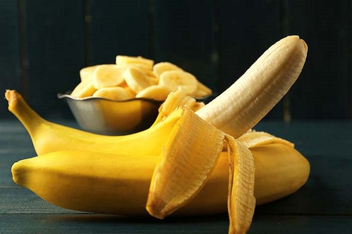 Банановая кожура, куркума и кокосовое масло: несколько простых способов сделать зубы белее